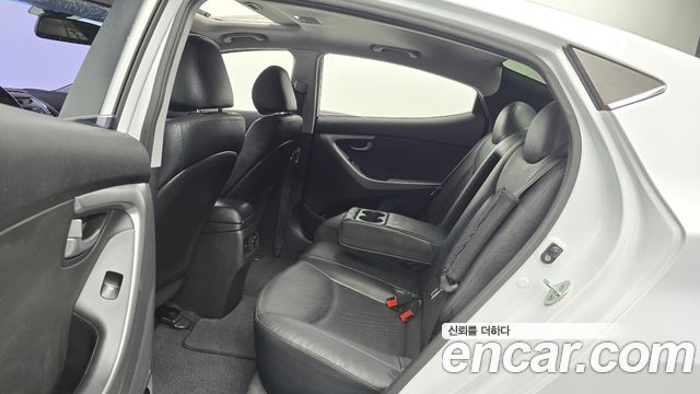 Hyundai Avante 1.6 GDi Modern Standard 2016 — фото 12