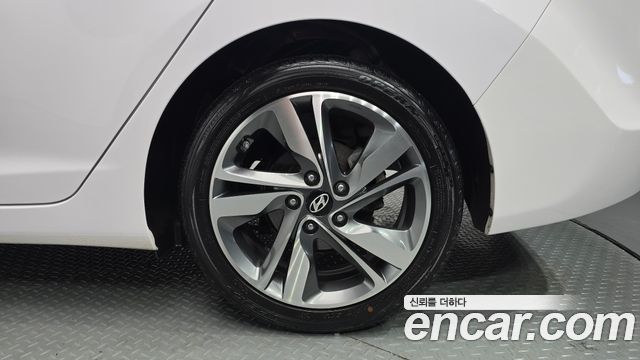 Hyundai Avante 1.6 GDi Modern Standard 2016 — фото 21