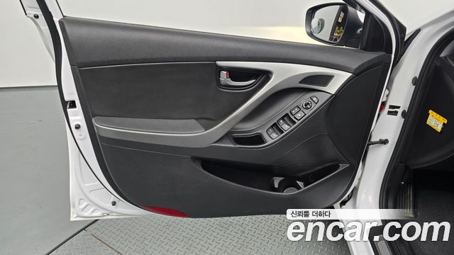 Hyundai Avante 1.6 GDi Modern Standard 2016 — фото 24