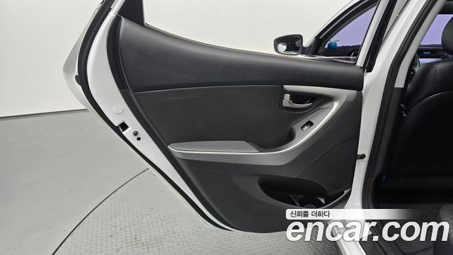 Hyundai Avante 1.6 GDi Modern Standard 2016 — фото 25