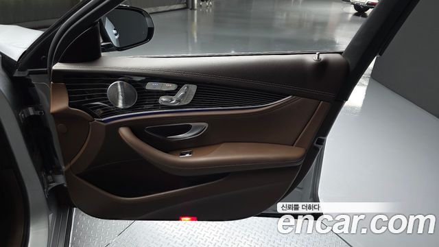 Mercedes-Benz E-Class (W213) E400 4MATIC Exclusive 2017 — фото 24
