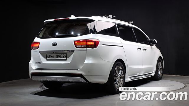 Kia Carnival 9-seater Noblesse 2016 — фото 2