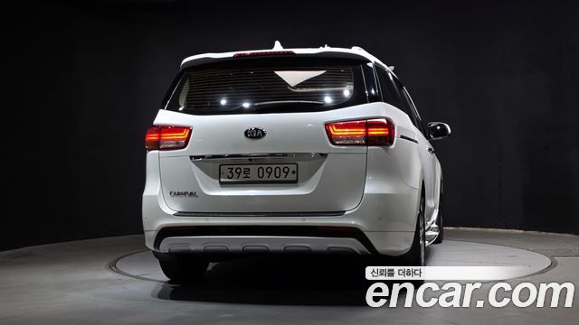 Kia Carnival 9-seater Noblesse 2016 — фото 4
