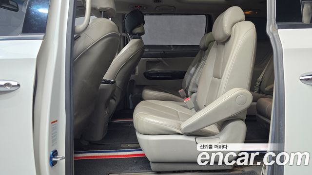 Kia Carnival 9-seater Noblesse 2016 — фото 11