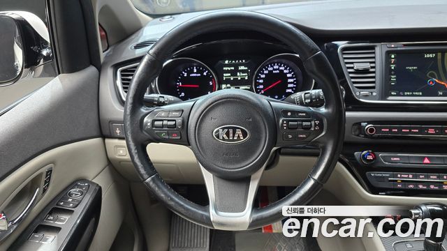 Kia Carnival 9-seater Noblesse 2016 — фото 13