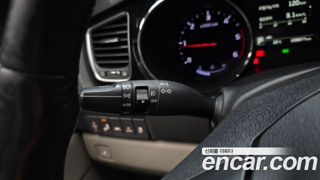 Kia Carnival 9-seater Noblesse 2016 — фото 18