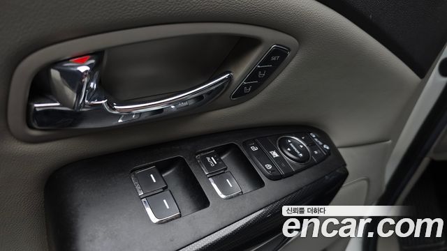 Kia Carnival 9-seater Noblesse 2016 — фото 20