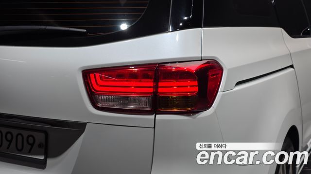 Kia Carnival 9-seater Noblesse 2016 — фото 23