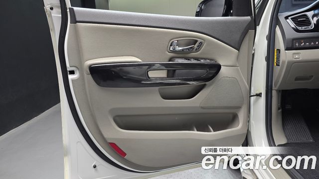 Kia Carnival 9-seater Noblesse 2016 — фото 24
