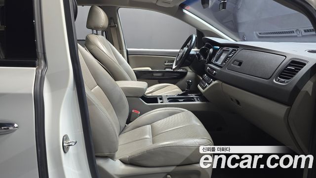 Kia Carnival 9-seater Noblesse 2016 — фото 26