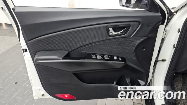 KG Mobility (SsangYong) Tivoli Air Diesel RX 2WD 2018 — фото 30