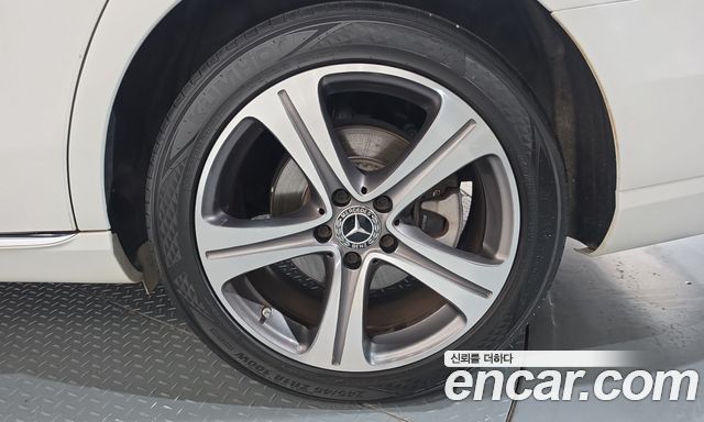 Mercedes-Benz E-Class (W213) E220d Avantgarde 2019 — фото 21