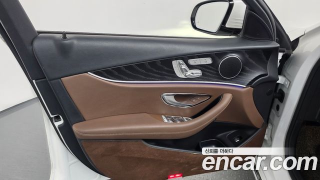Mercedes-Benz E-Class (W213) E220d Avantgarde 2019 — фото 24