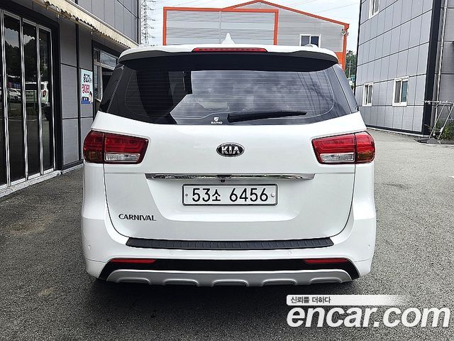 Kia Carnival 9-seater Prestige 2015 — фото 4