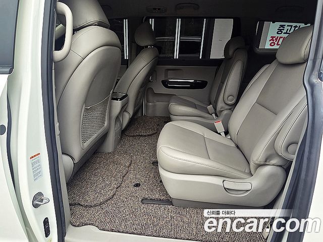 Kia Carnival 9-seater Prestige 2015 — фото 8