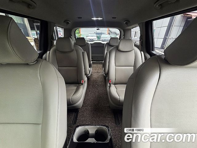 Kia Carnival 9-seater Prestige 2015 — фото 9