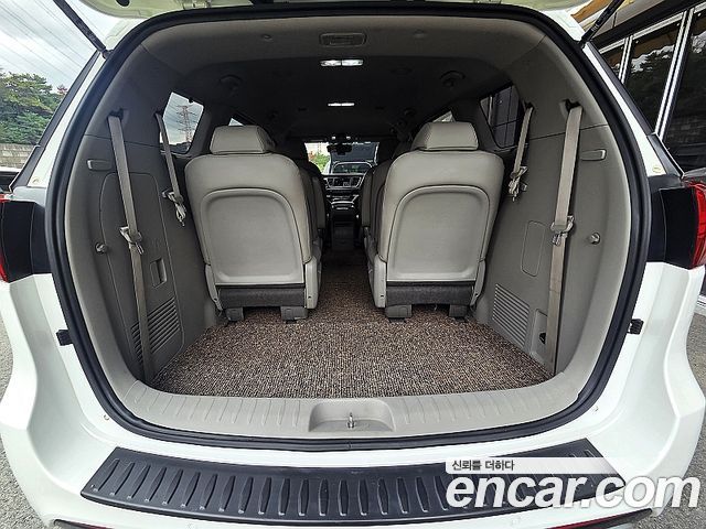 Kia Carnival 9-seater Prestige 2015 — фото 10