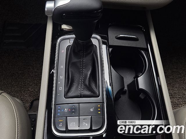 Kia Carnival 9-seater Prestige 2015 — фото 16