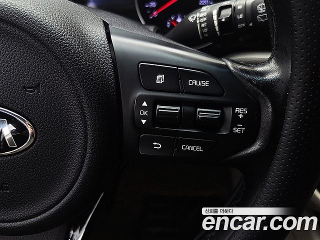 Kia Carnival 9-seater Prestige 2015 — фото 17
