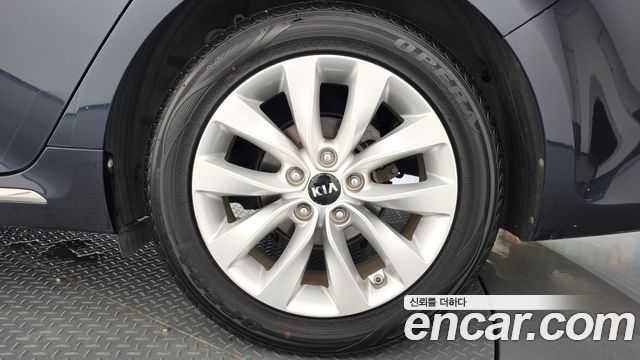 Kia K5 (II) 2.0 MX Prestige 2016 — фото 21