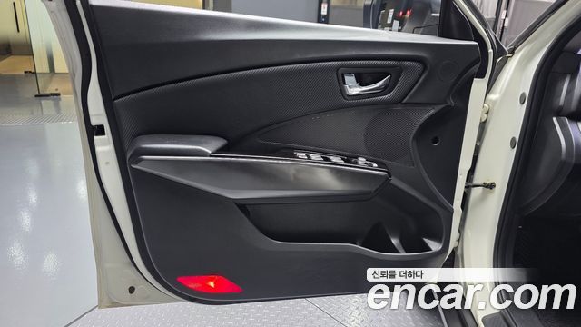 KG Mobility (SsangYong) Tivoli Air Diesel IX 2WD 2016 — фото 24