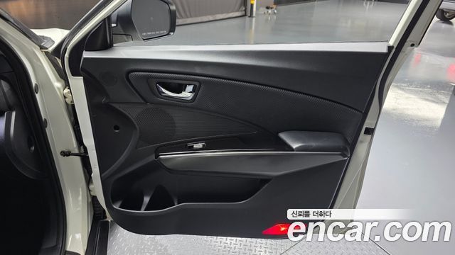 KG Mobility (SsangYong) Tivoli Air Diesel IX 2WD 2016 — фото 25