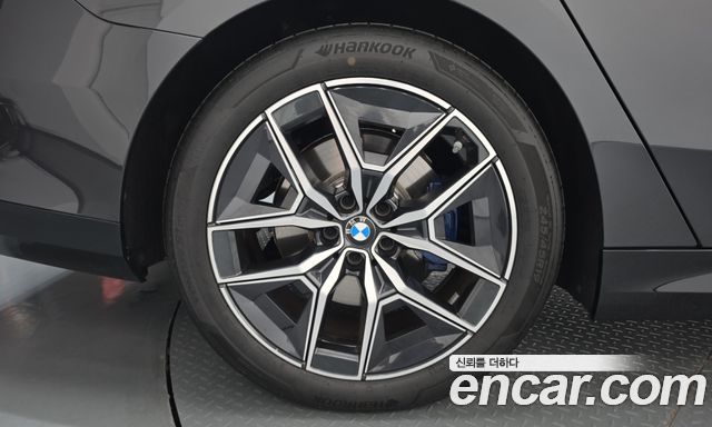 BMW 5 Series (G60) 523d 2025 — фото 5