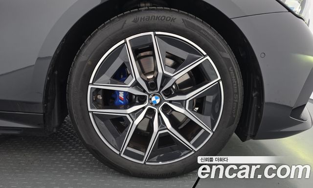 BMW 5 Series (G60) 523d 2025 — фото 21