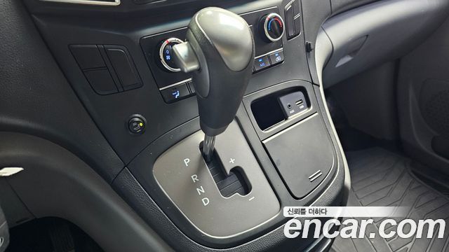 Hyundai Grand Starex Van 3-Seater Style 2019 — фото 9