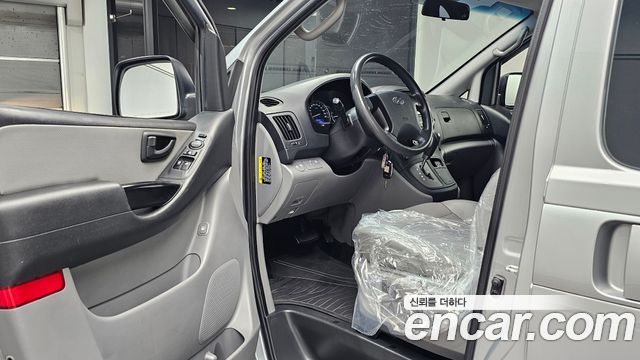 Hyundai Grand Starex Van 3-Seater Style 2019 — фото 10