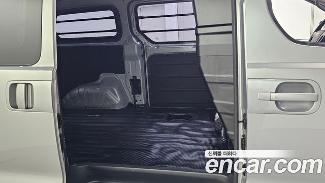 Hyundai Grand Starex Van 3-Seater Style 2019 — фото 11