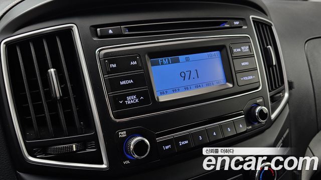 Hyundai Grand Starex Van 3-Seater Style 2019 — фото 15