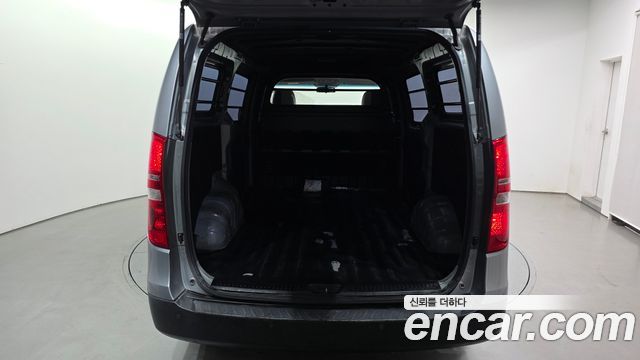 Hyundai Grand Starex Van 3-Seater Style 2019 — фото 17