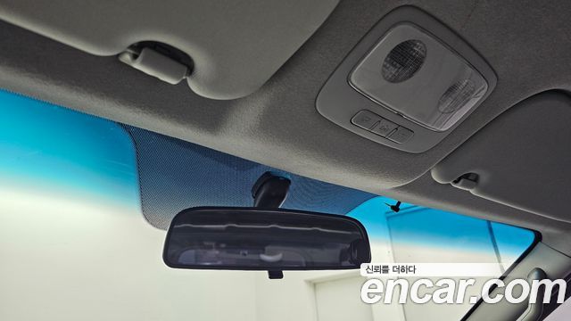 Hyundai Grand Starex Van 3-Seater Style 2019 — фото 18