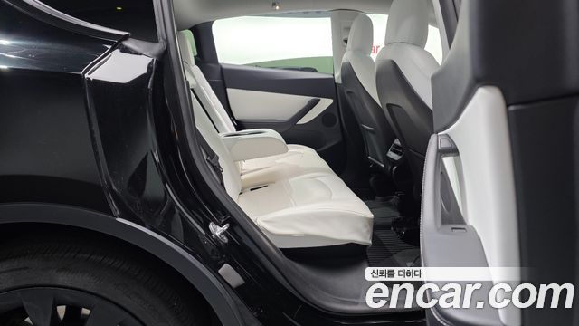 Tesla Model Y Long Range AWD 2022 — фото 11