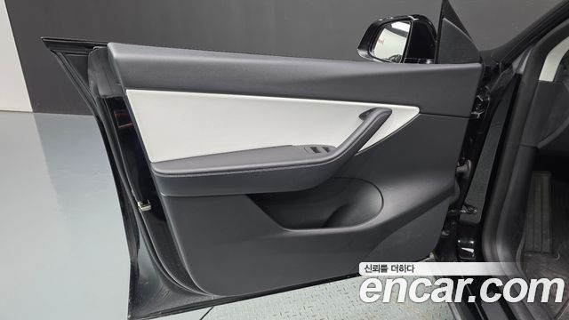 Tesla Model Y Long Range AWD 2022 — фото 24