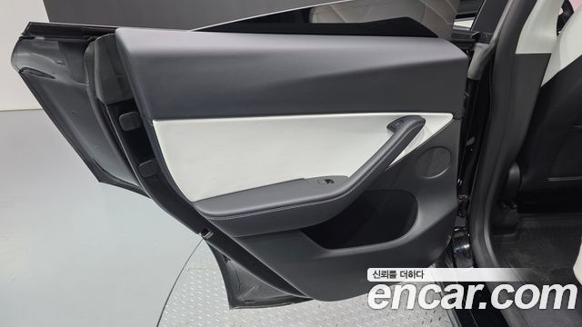 Tesla Model Y Long Range AWD 2022 — фото 25