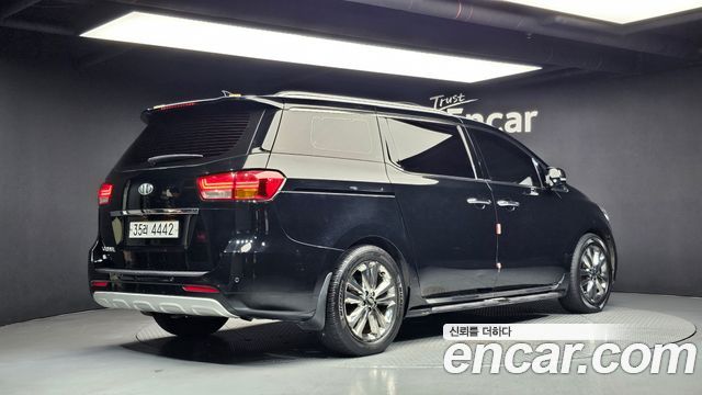 Kia Carnival 9-seater Noblesse 2016 — фото 2