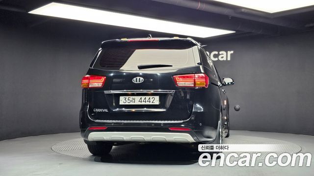 Kia Carnival 9-seater Noblesse 2016 — фото 4