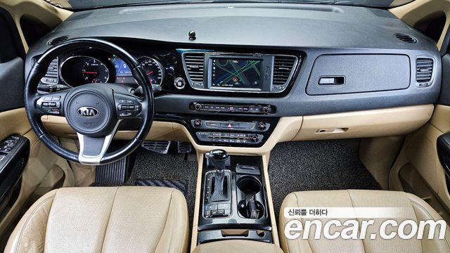 Kia Carnival 9-seater Noblesse 2016 — фото 7