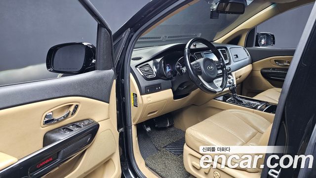 Kia Carnival 9-seater Noblesse 2016 — фото 10