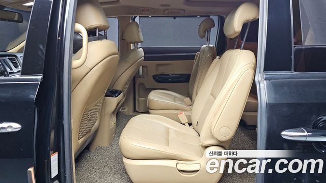 Kia Carnival 9-seater Noblesse 2016 — фото 12