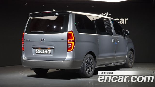 Hyundai Grand Starex Urban 9-Seater Exclusive 2020 — фото 2