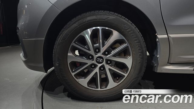 Hyundai Grand Starex Urban 9-Seater Exclusive 2020 — фото 5