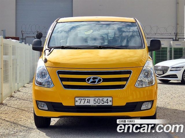 Hyundai Grand Starex 12-Seater Wagon Smart