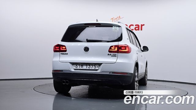 Volkswagen Tiguan 2.0 TDI Comfort 5N 2015 — фото 4