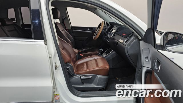 Volkswagen Tiguan 2.0 TDI Comfort 5N 2015 — фото 11