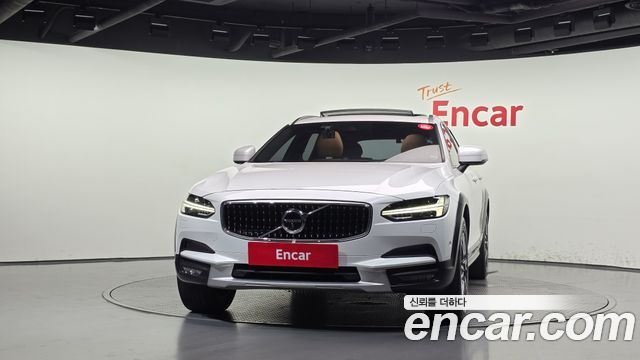 Volvo V90 Cross Country D5 PRO AWD 2018 — фото 3