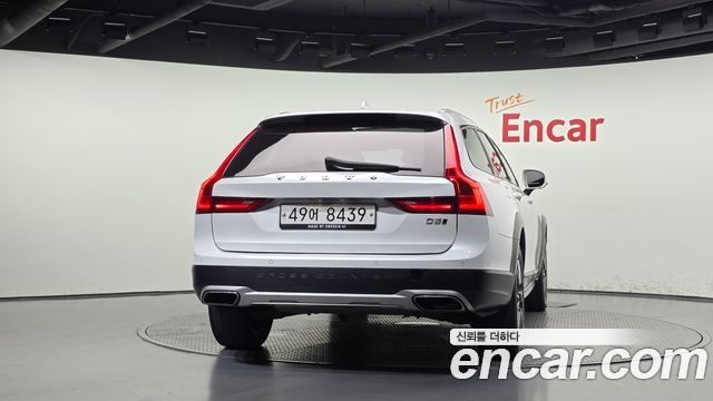 Volvo V90 Cross Country D5 PRO AWD 2018 — фото 4