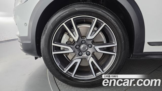 Volvo V90 Cross Country D5 PRO AWD 2018 — фото 5